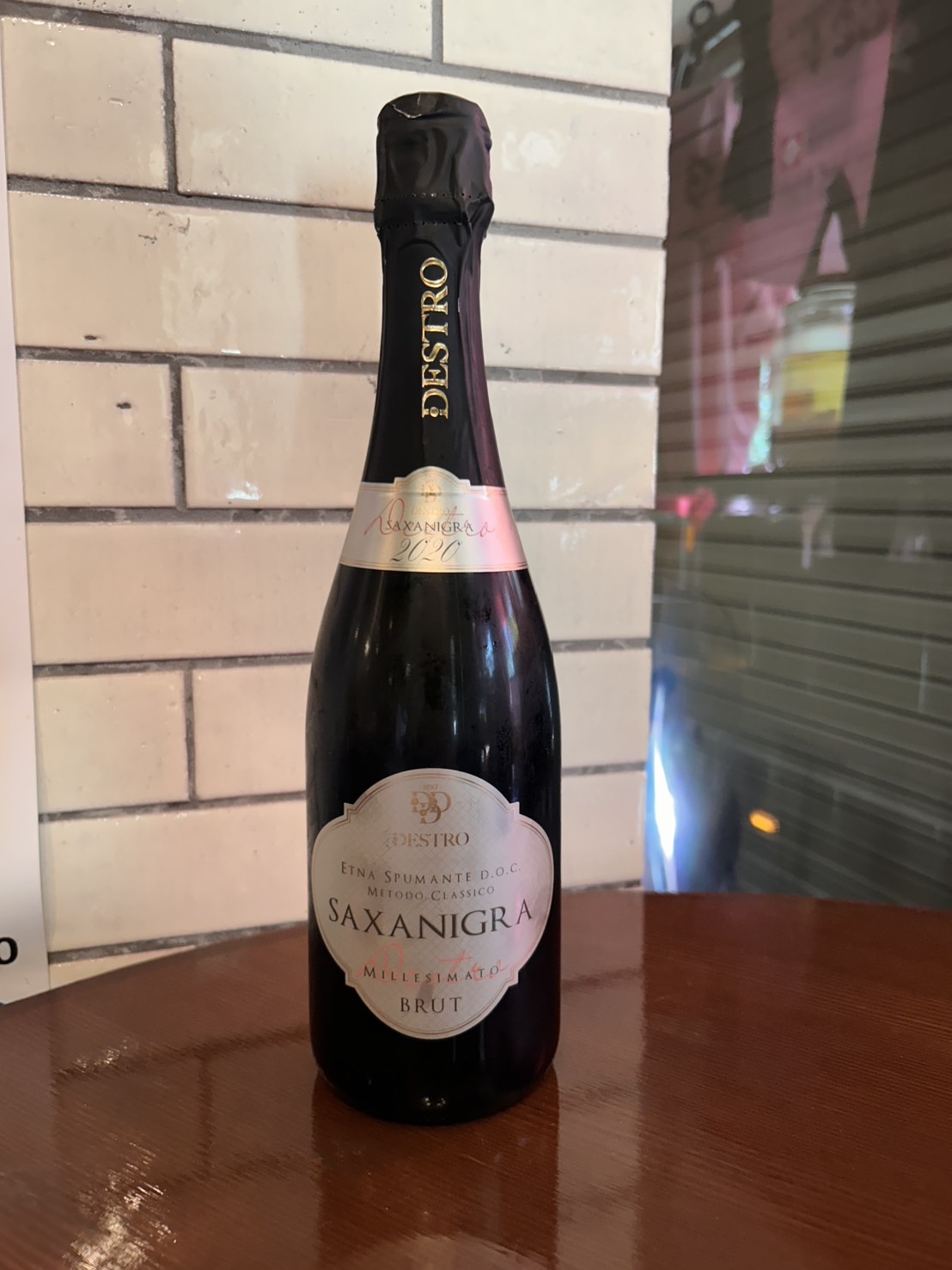 Saxanigra Brut