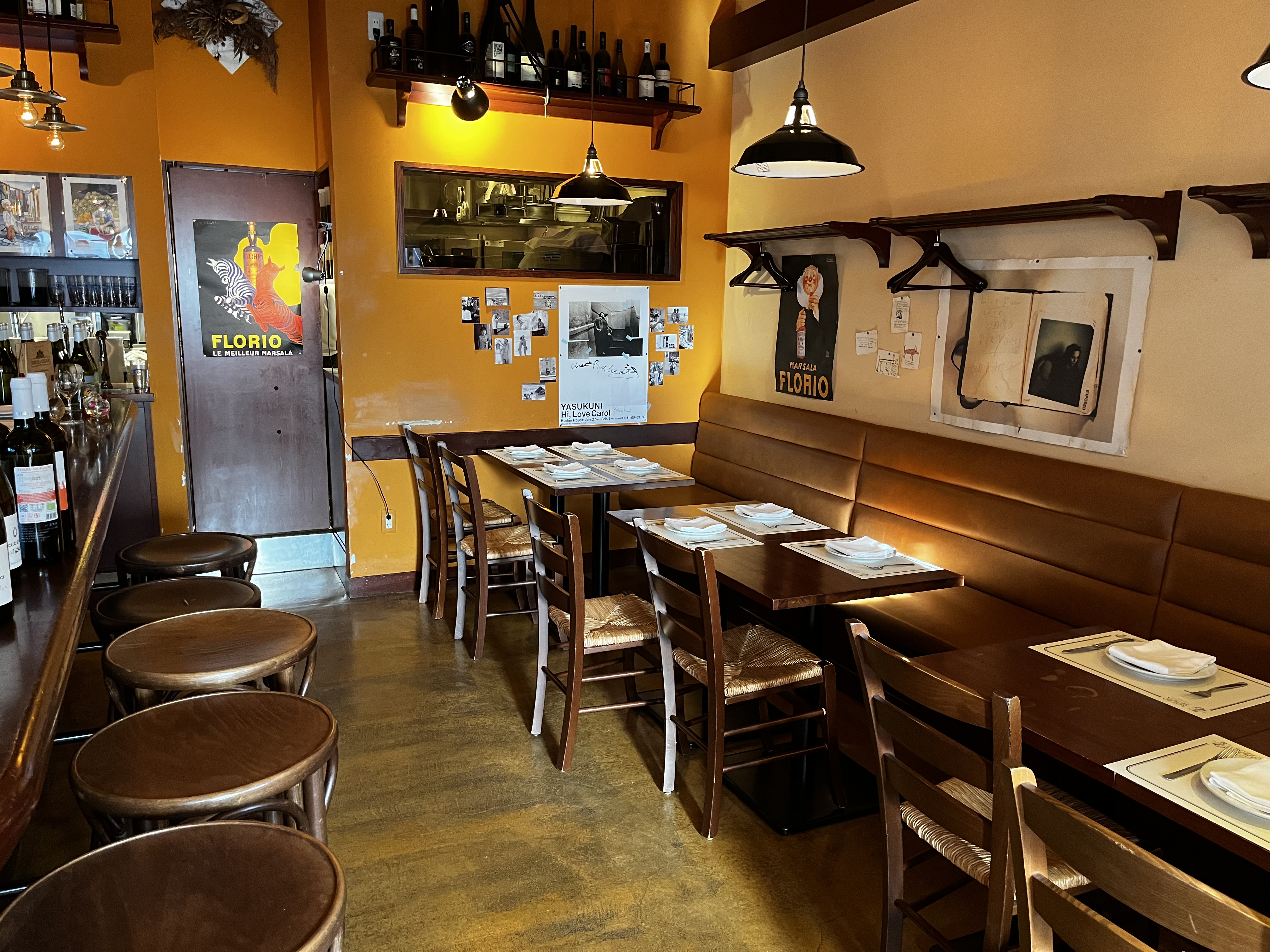 Rozzo Sicilia Interior – シチリア料理レストラン内観