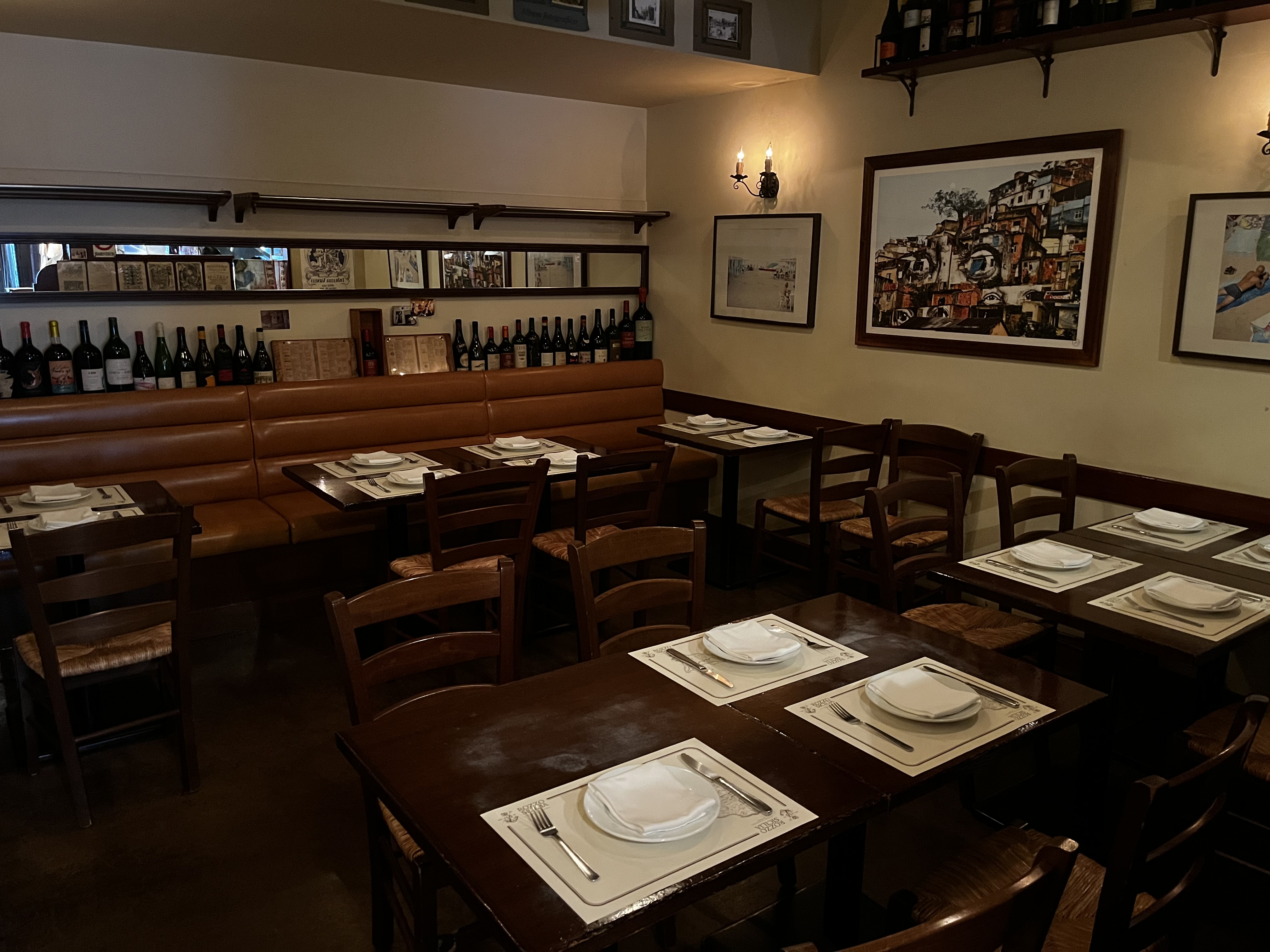 Rozzo Sicilia Interior – シチリア料理レストラン内観