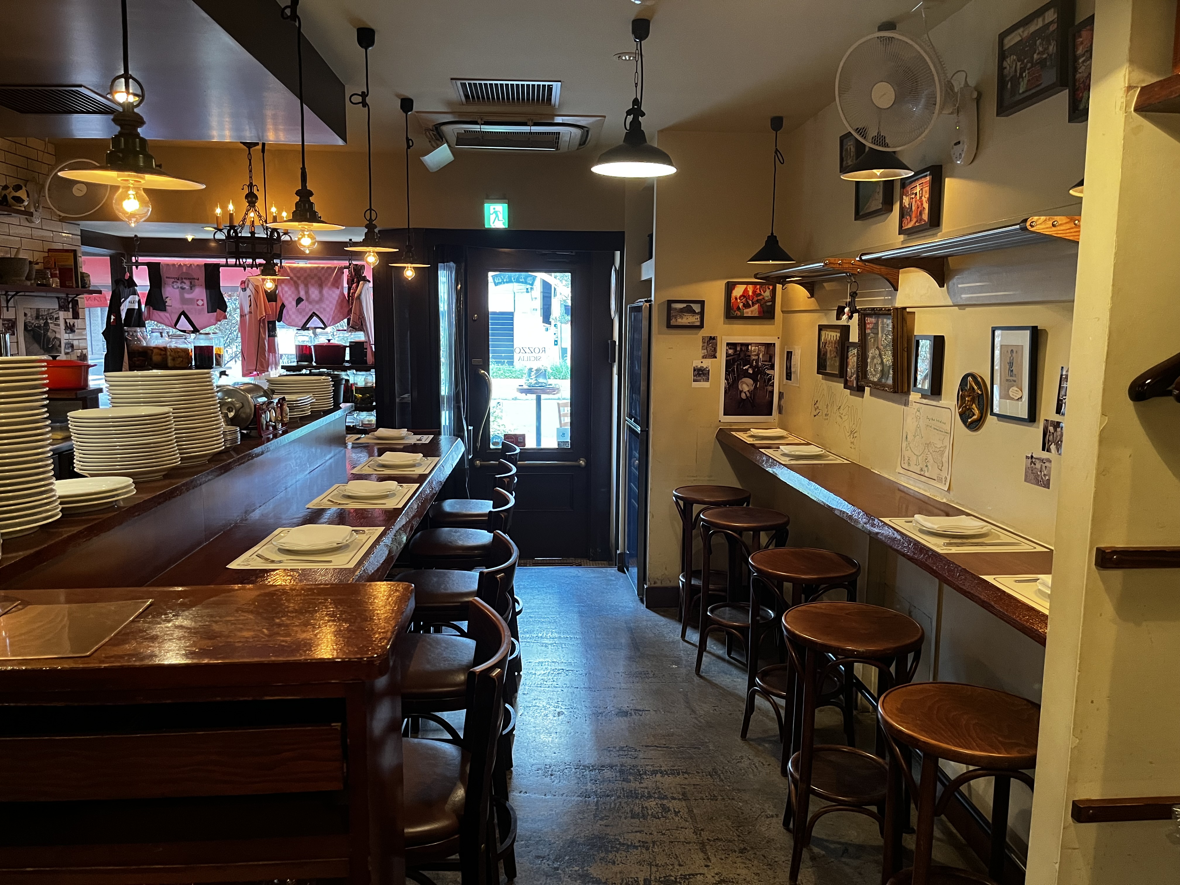 Rozzo Sicilia Interior – シチリア料理レストラン内観